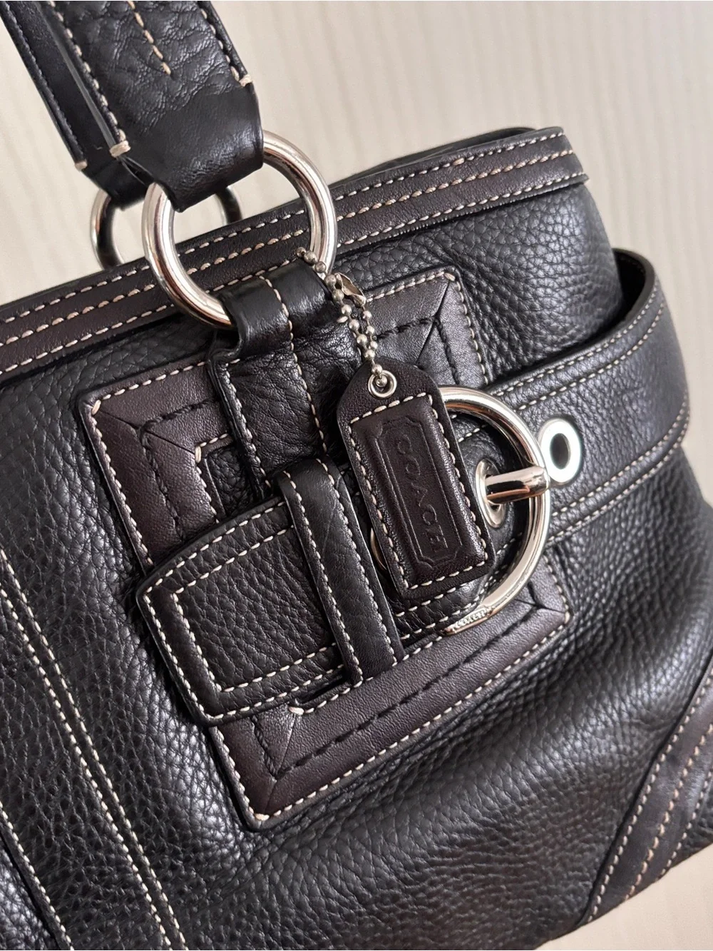 Vintage Y2K coach pebbled leather shoulder bag with silver hardware